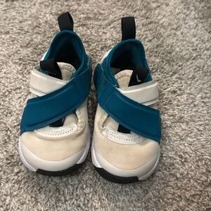 Nike Fly Ease Size 6c